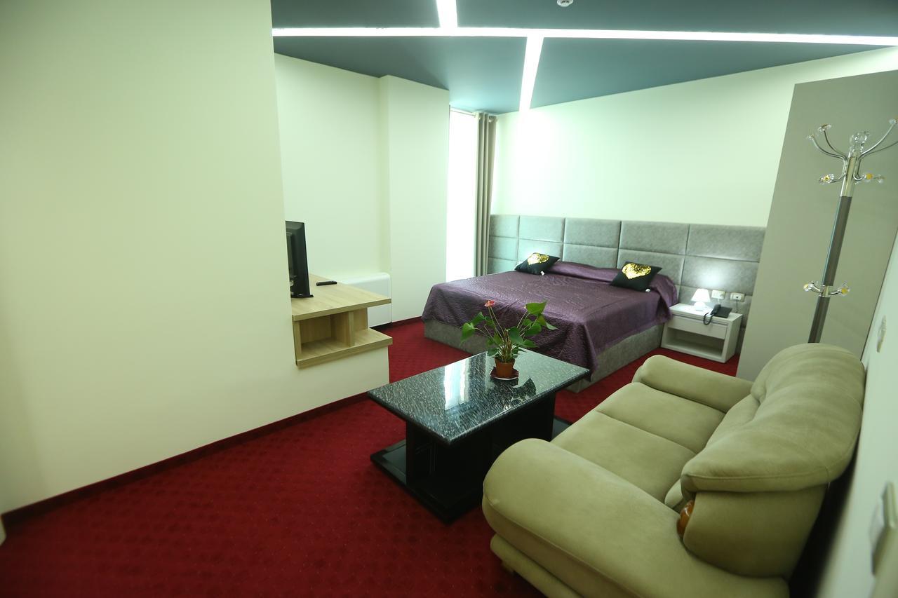 Hotel Vllaznia Shkodër エクステリア 写真